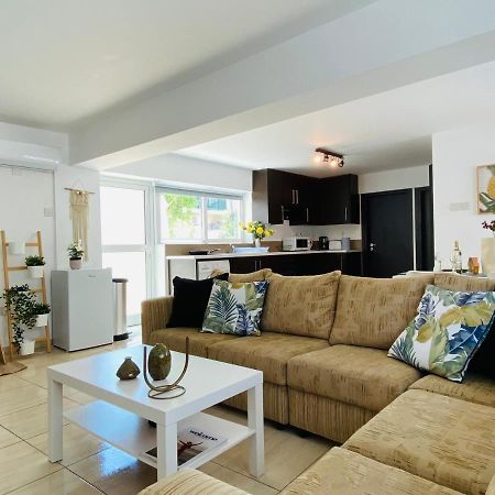 Serena'S 2-Br Apartment In Larnaca Luaran gambar