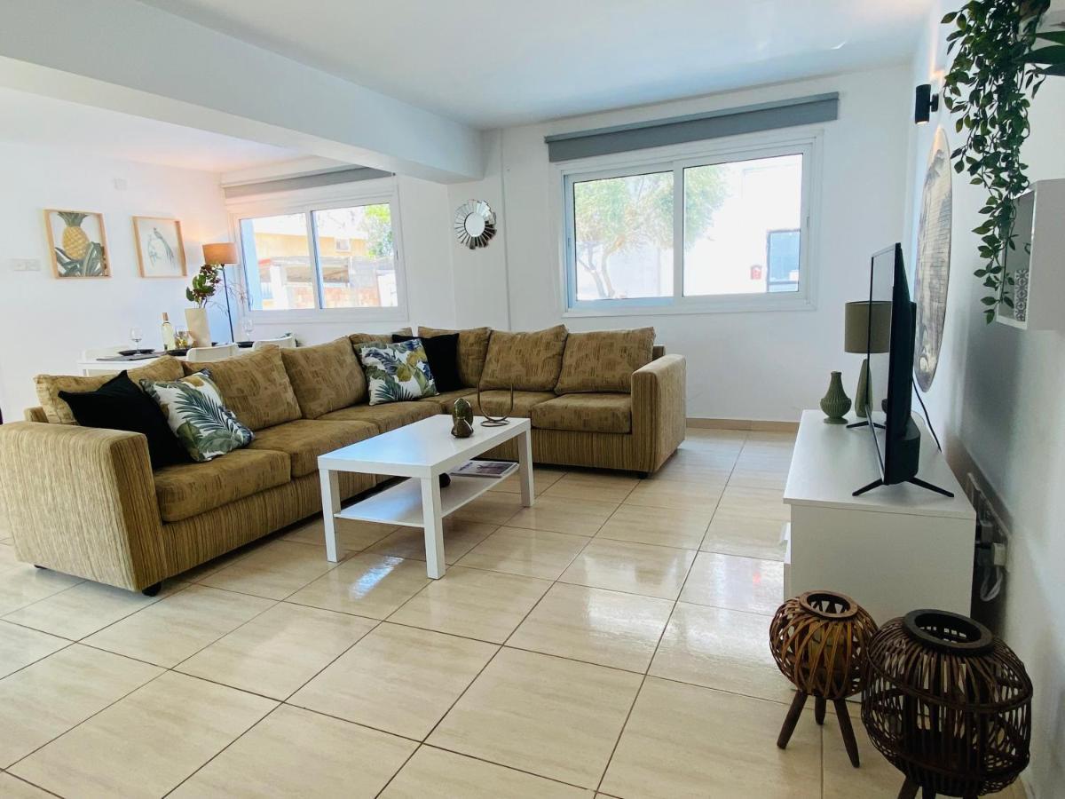 Serena'S 2-Br Apartment In Larnaca Luaran gambar