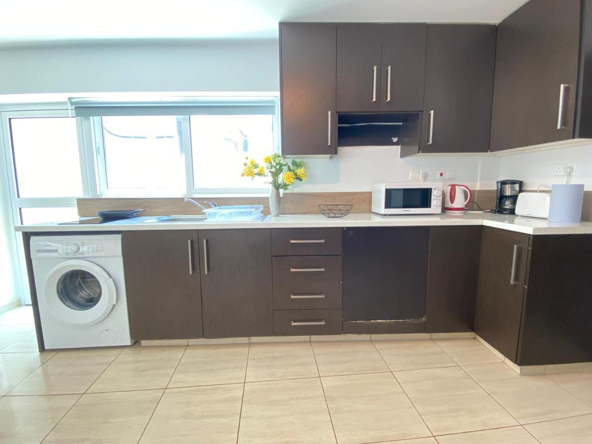 Serena'S 2-Br Apartment In Larnaca Luaran gambar